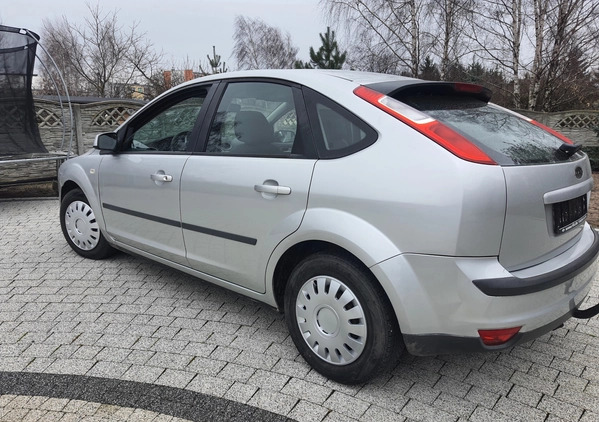 Ford Focus cena 6900 przebieg: 200000, rok produkcji 2006 z Ozorków małe 137